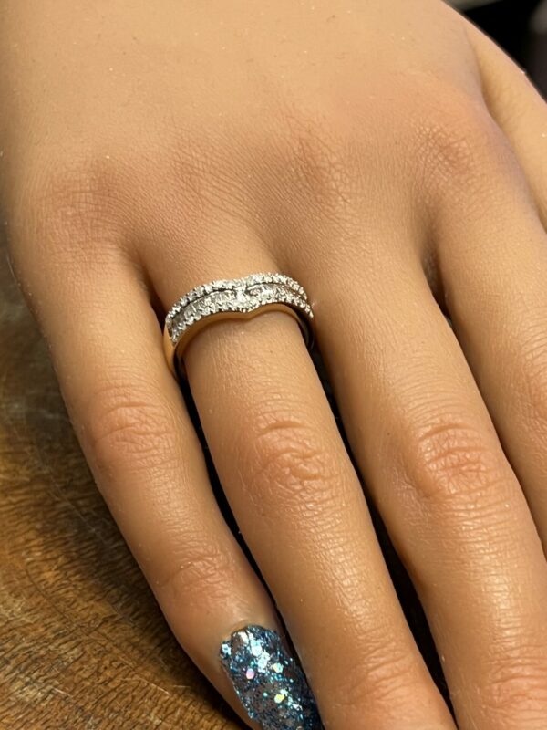 9ct gold diamond wishbone ring - Image 2