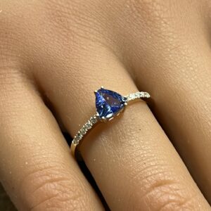 9ct gold tanzanite and diamond ladies ring