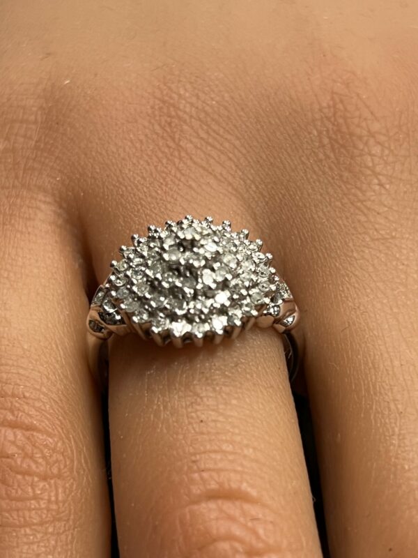 9ct white gold diamond cluster ladies ring - Image 2