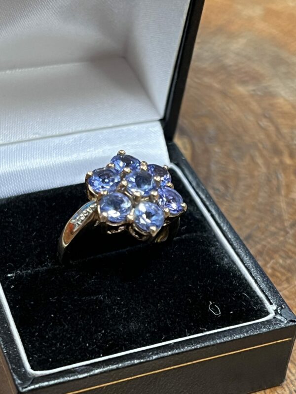9ct gold amethyst cluster ring - Image 6