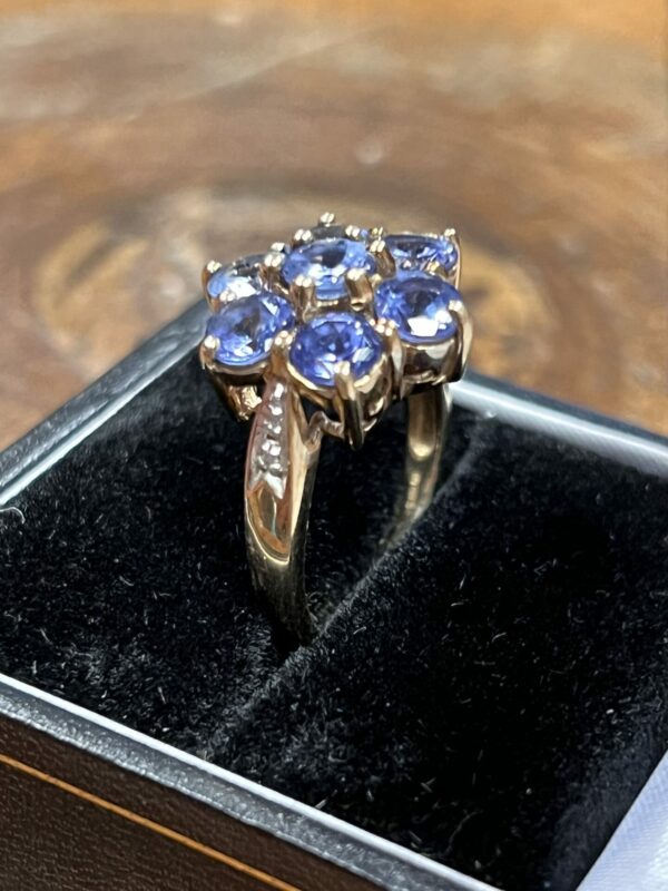 9ct gold amethyst cluster ring - Image 4