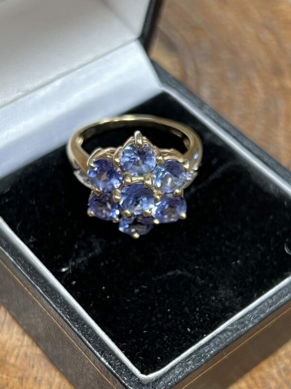 9ct gold amethyst cluster ring - Image 7