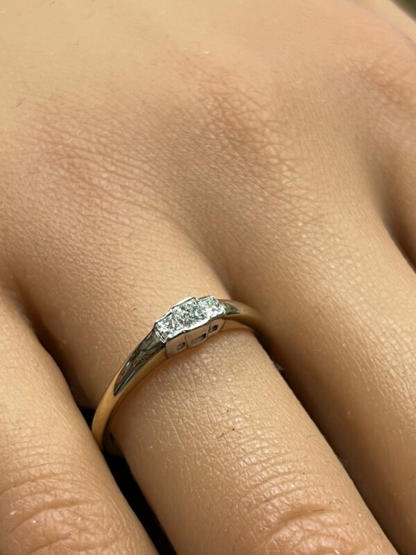9ct gold ladies diamond ring