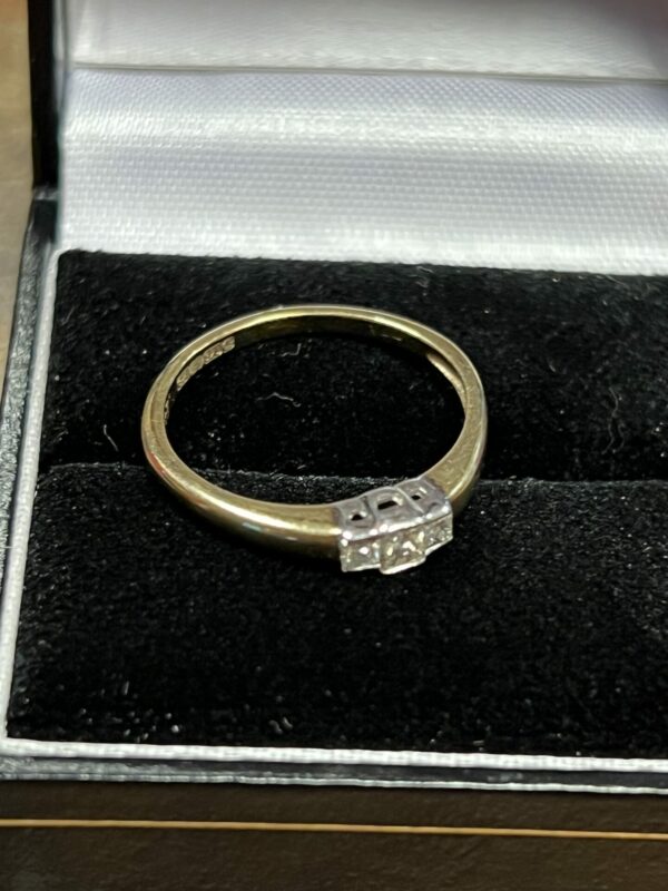 9ct gold ladies diamond ring - Image 5