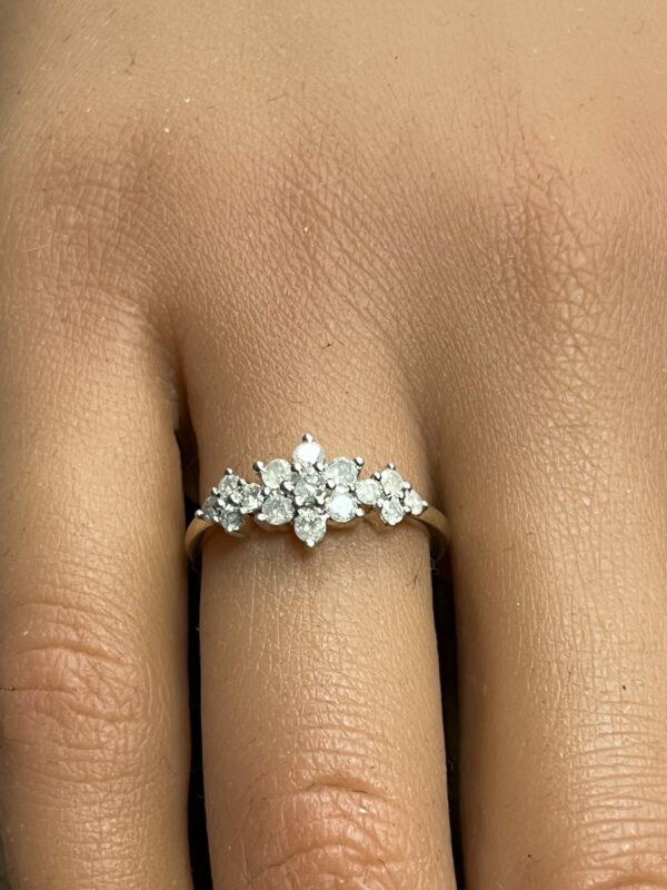 9ct gold snowflake diamond ring - Image 2