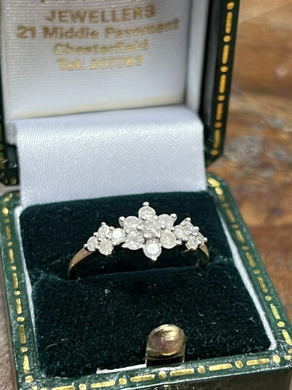 9ct gold snowflake diamond ring - Image 3