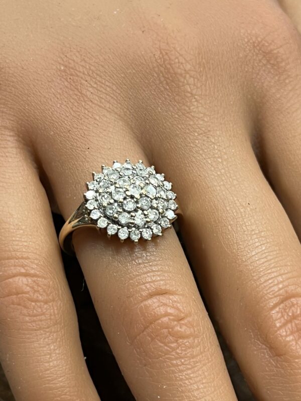 9ct gold diamond circular diamond cluster