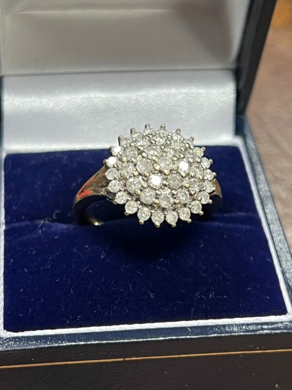 9ct gold diamond circular diamond cluster - Image 3