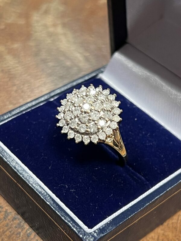 9ct gold diamond circular diamond cluster - Image 4