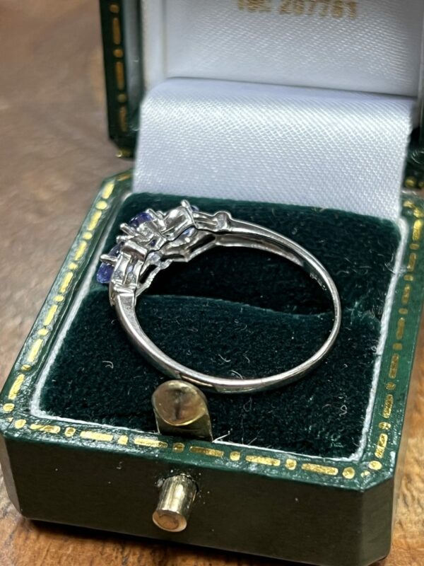 9ct gold tanzanite trilogy ring - Image 7