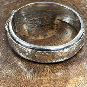Vintage silver hinged bangle