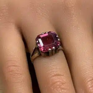 Ladies tourmaline 9ct gold ring