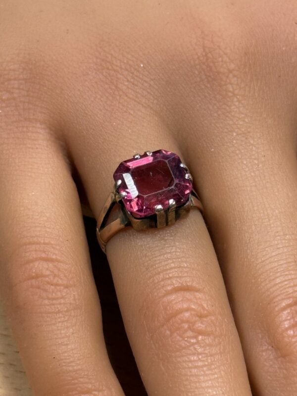 Ladies tourmaline 9ct gold ring
