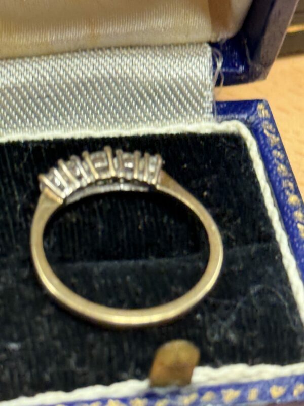9ct gold five stone ring - Image 4