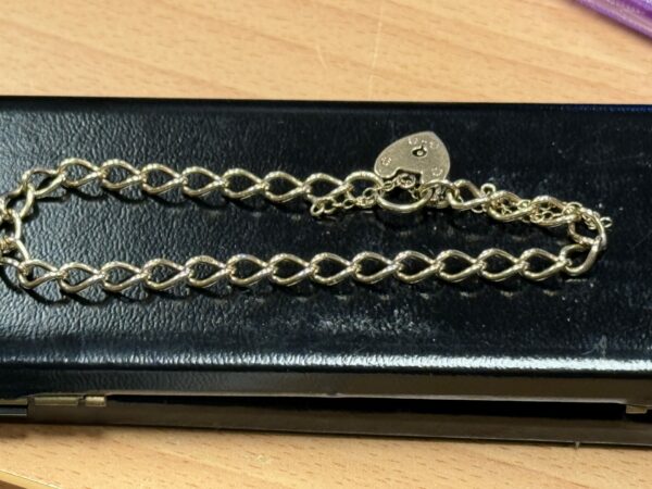 9ct gold chain and padlock bracelet - Image 2
