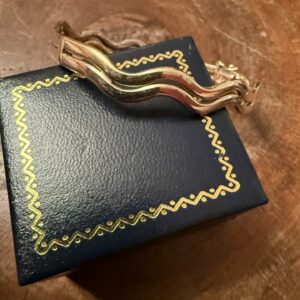 9ct gold wavy bangle