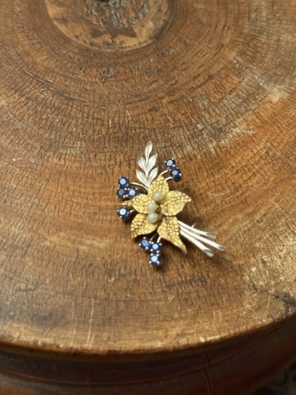 Yellow and white 9ct gold brooch - Image 4