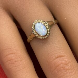 9ct gold and opal ladies ring