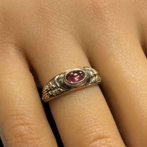 Cabochon amethyst 9ct gold ring