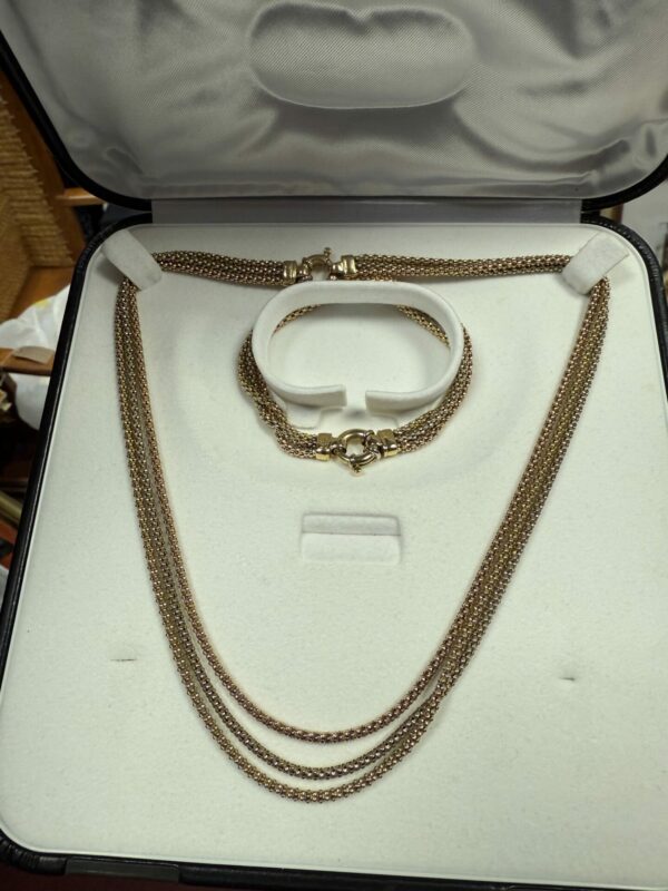 18ct gold three strand chain and bracelet tricolour - Image 2