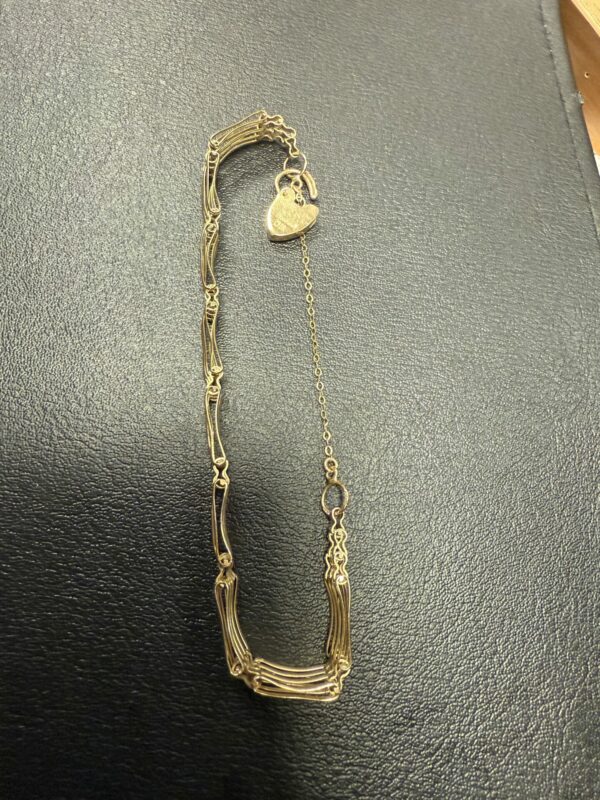 9ct gold gate bracelet - Image 4