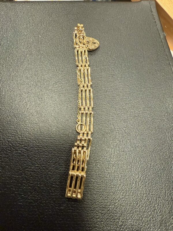 9ct gold gate bracelet - Image 5
