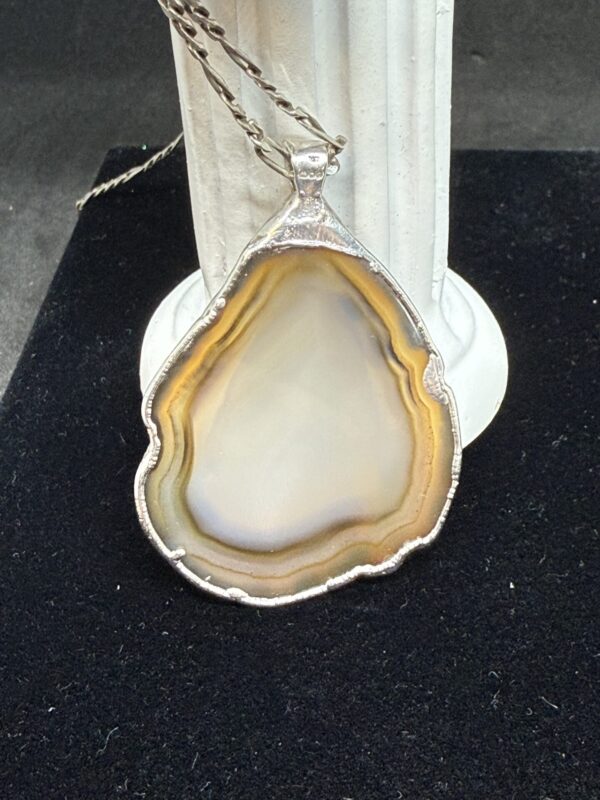 Sue lovatt hand painter agate pendant - Image 6