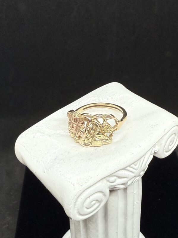 Vintage black hills 10ct gold ring - Image 3