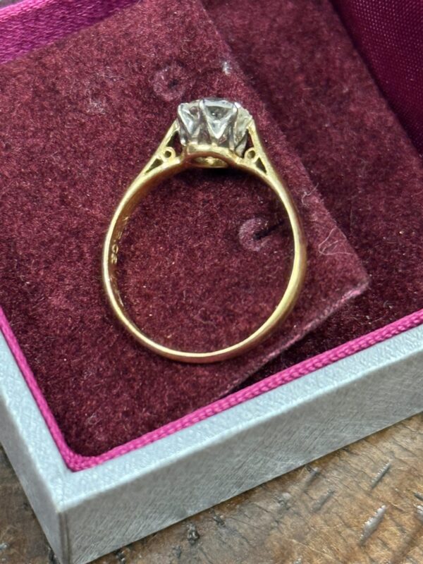 18ct gold .75 ct ladies diamond solitaire - Image 5