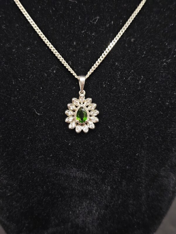 Silver Emerald Green Cluster pendant and chain - Image 5