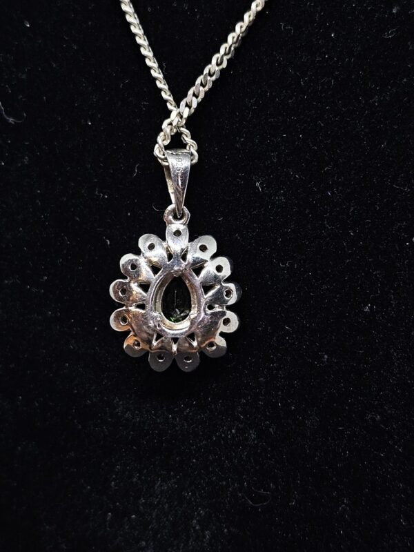 Silver Emerald Green Cluster pendant and chain - Image 4