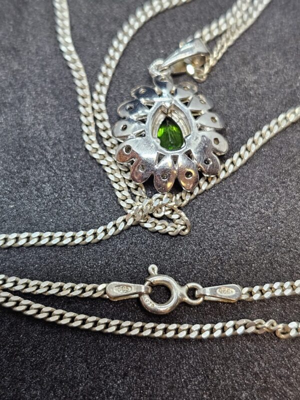 Silver Emerald Green Cluster pendant and chain - Image 2