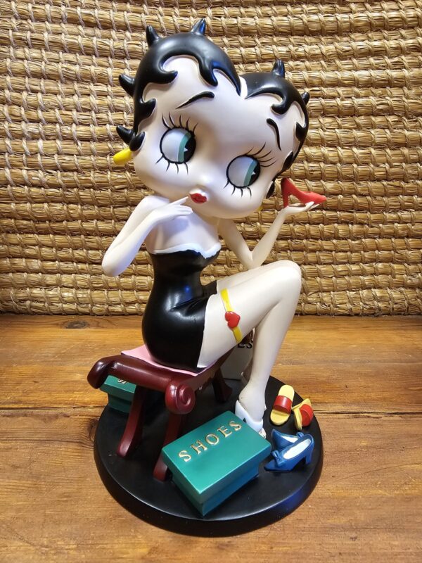 Betty Boop Fitting Shoes Figurine