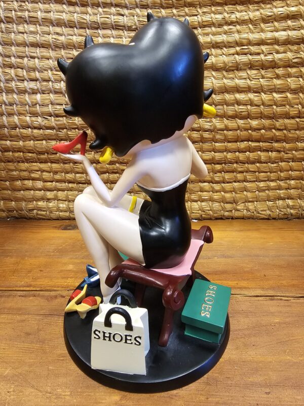 Betty Boop Fitting Shoes Figurine - Image 3