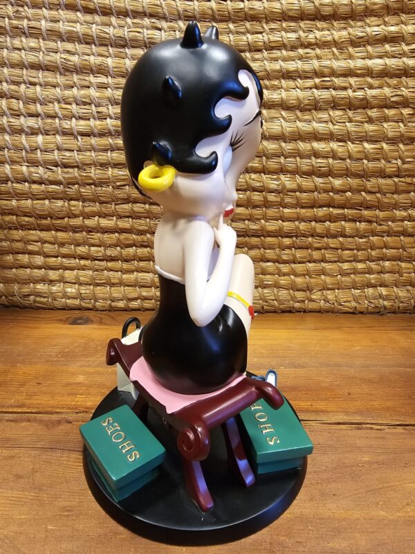 Betty Boop Fitting Shoes Figurine - Image 4