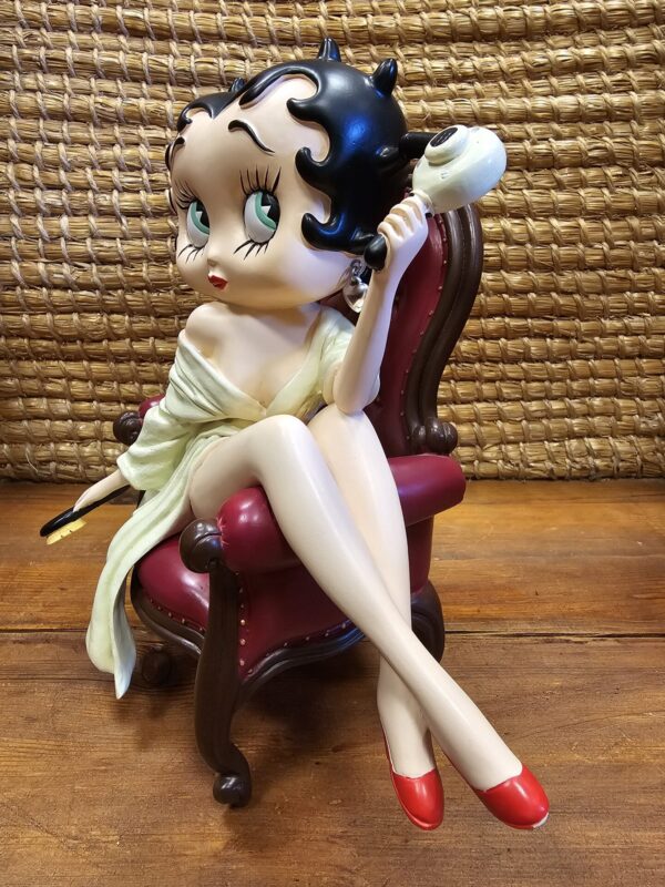 Betty Boop Seated and Grooming - Image 2
