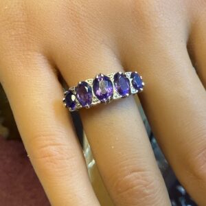 Antique amethyst ladies 9ct gold ring