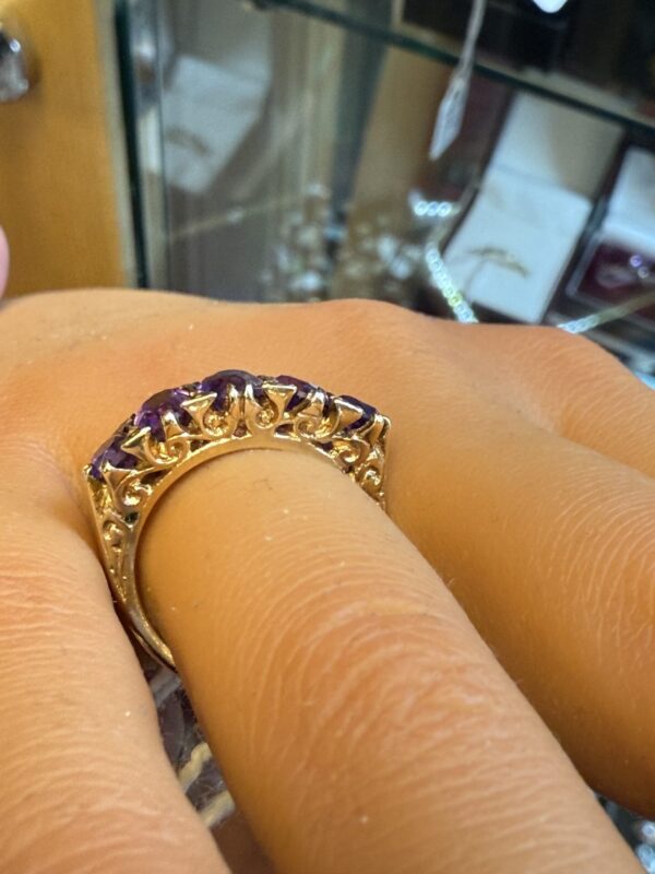 Antique amethyst ladies 9ct gold ring - Image 2