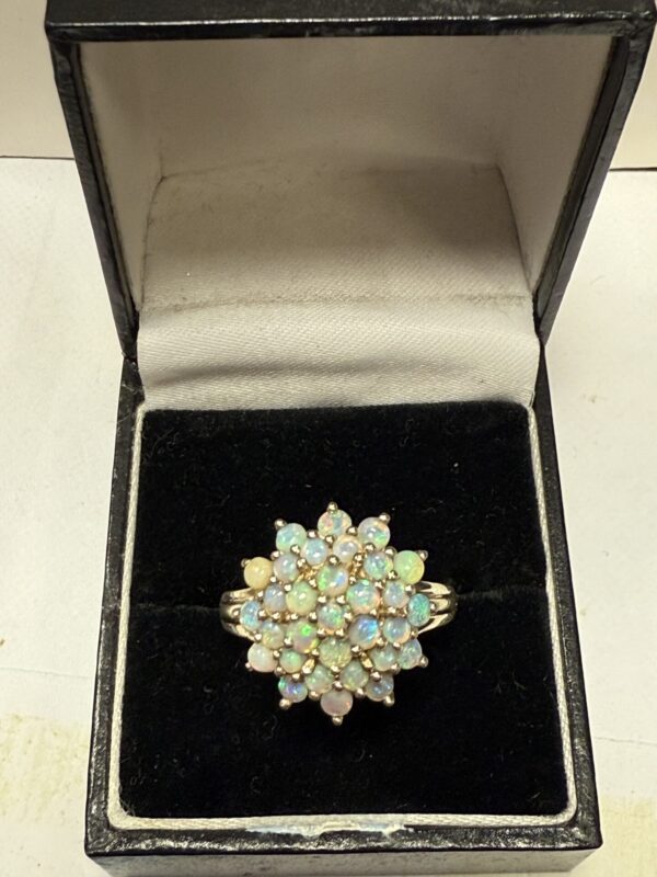 9ct gold and opal cluster ring - Image 2