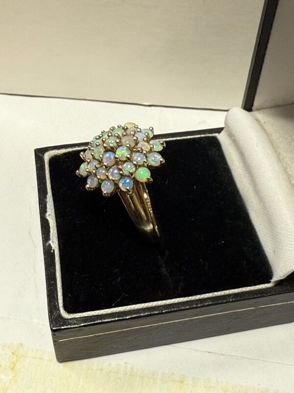9ct gold and opal cluster ring - Image 4