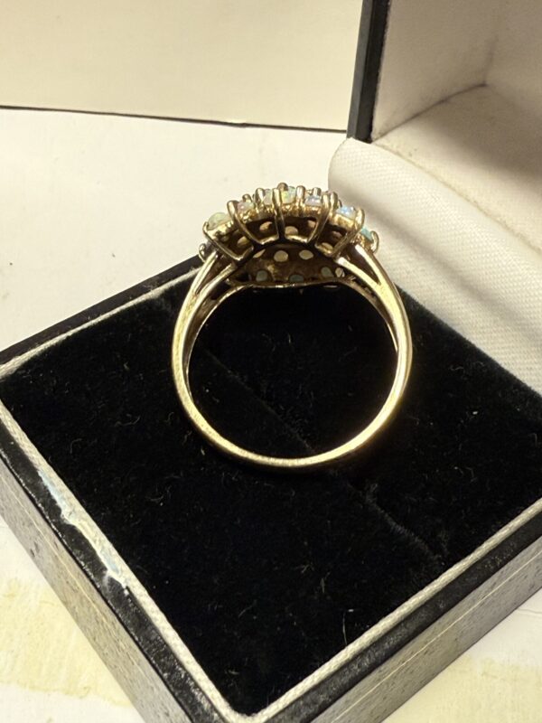 9ct gold and opal cluster ring - Image 5