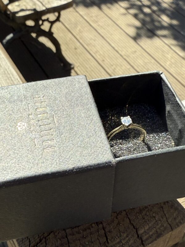 9ct gold diamond .25 solitaire ring