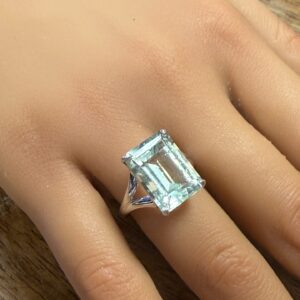 Green amethyst ladies 9ct gold ring