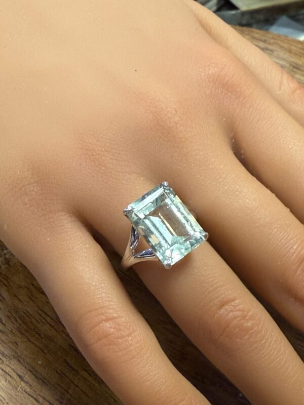 Green amethyst ladies 9ct gold ring