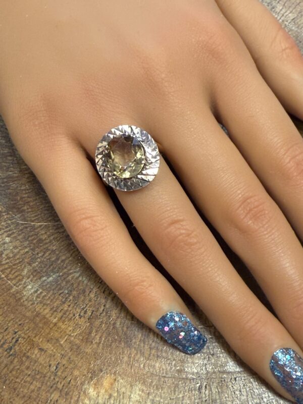 9ct gold and citrine ladies dress ring - Image 2