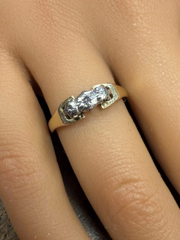 Vintage 18ct gold diamond trilogy ring