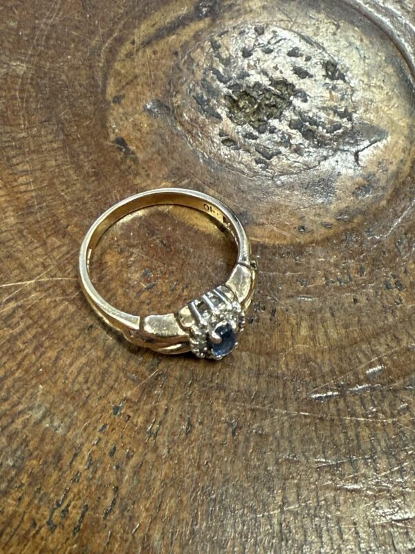 9ct gold diamond and sapphire ladies ring - Image 3