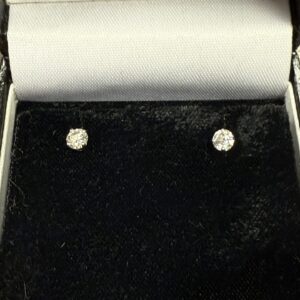 18ct  white gold diamond studs earrings
