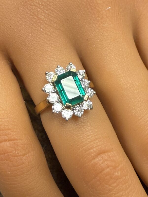 18ct gold emerald and diamond ladies ring