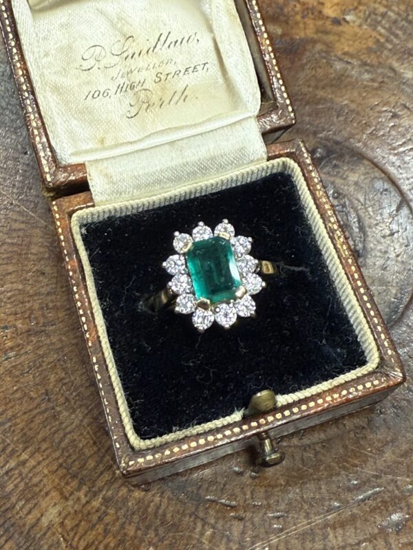 18ct gold emerald and diamond ladies ring - Image 3